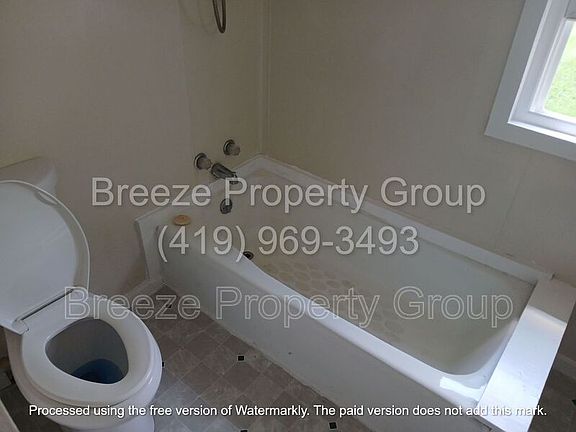 2nd image of 621 N Metcalf St