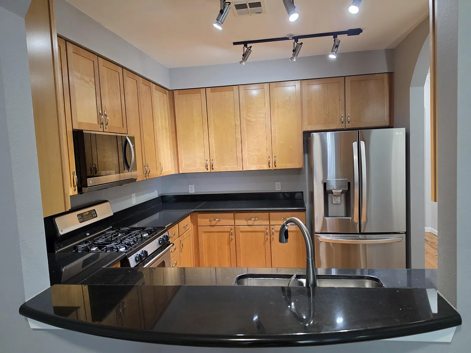 2 bed, 1220 sqft, $2,600 — Photo 4