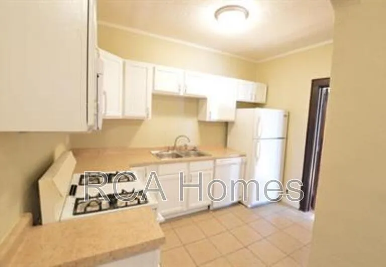 2527 Shelby St #6 — Photo 5