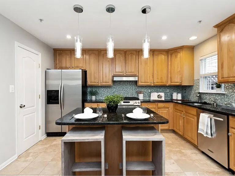 124 Emory Woods Ct — Photo 3