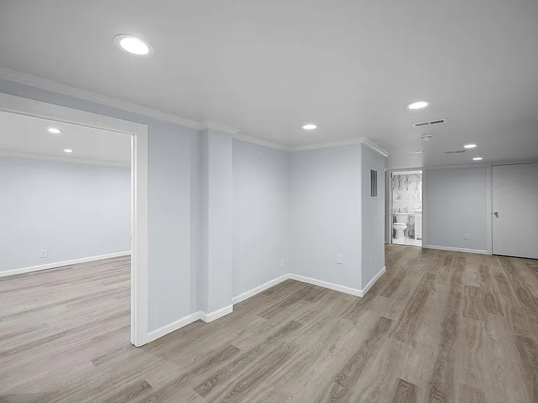 1028 W Chelan Ave — Photo 23