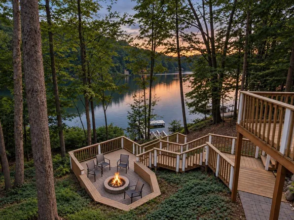 687 Arbutus Trl, Traverse City MI