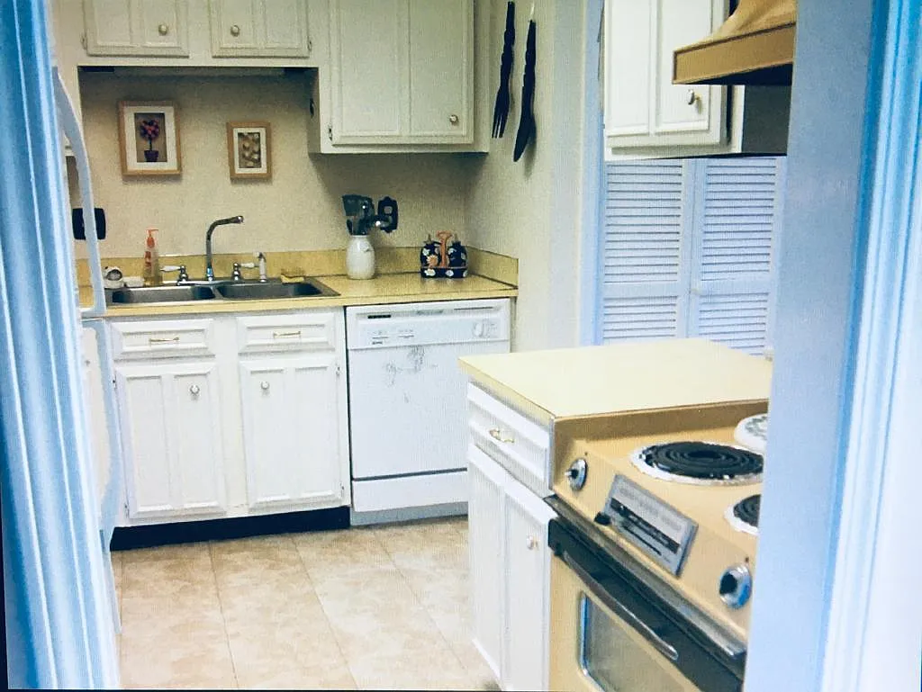 3 bed, 2.5 bath, 1500 sqft, $1,250 — Photo 3