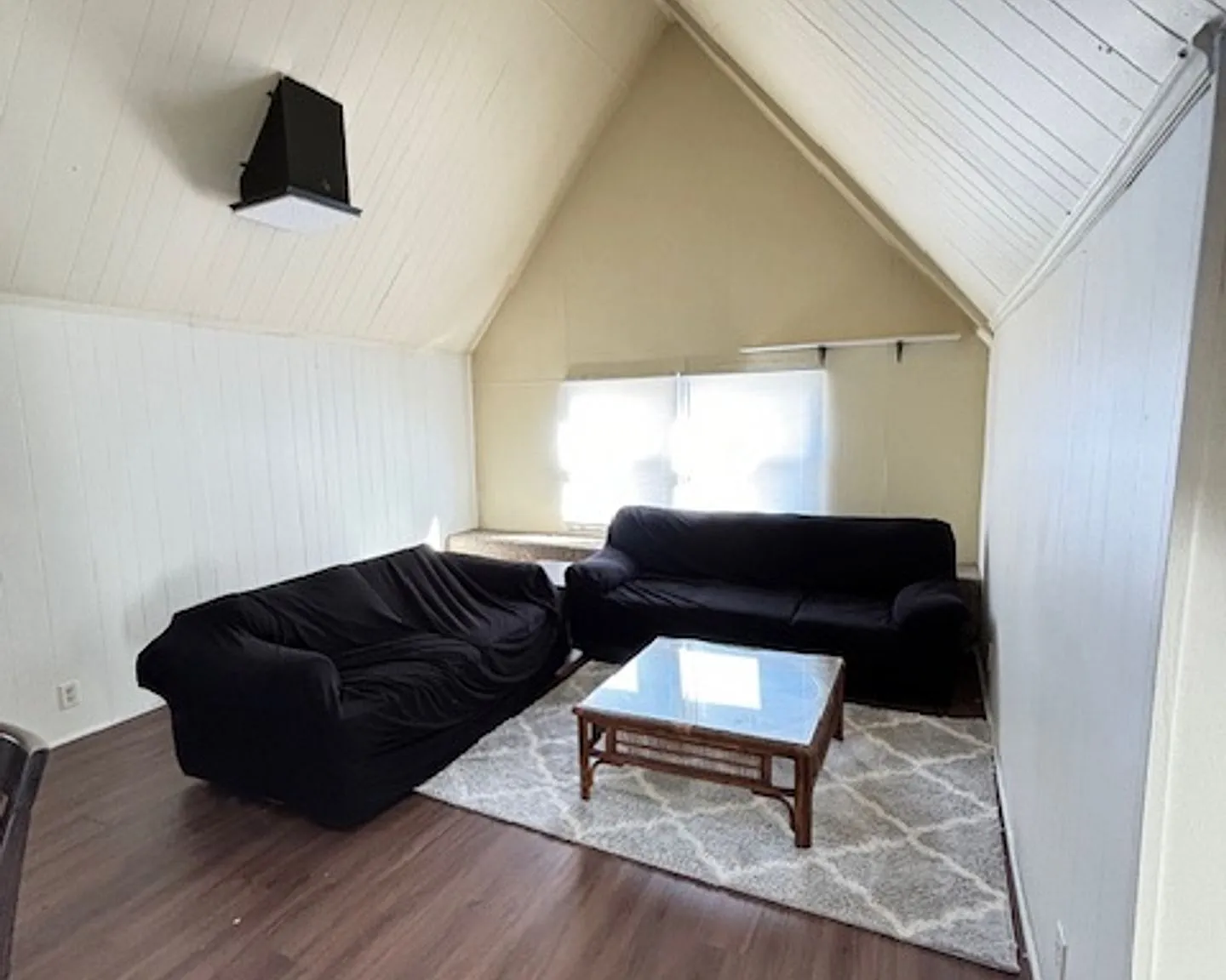 702 W Green St — Photo 2