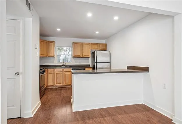 2322 Palmer Ave — Photo 5