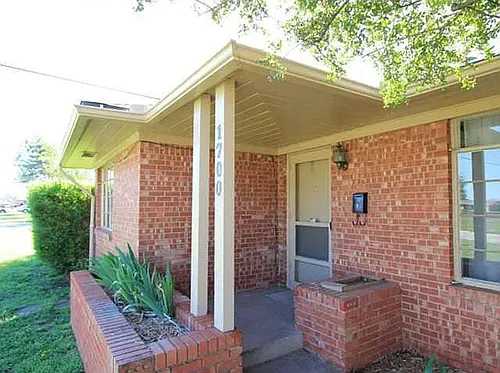 1700 Oxford Way Photo 1 1700 Oxford Way Photo 1