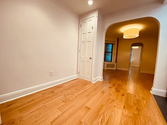 Rented by Metropolis Real Estate of Manhattan | media 18