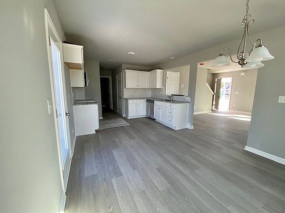 4th image of 129 Highland Park Dr