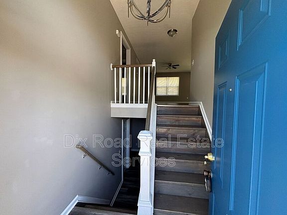 4th image of 1024 Golfview Dr