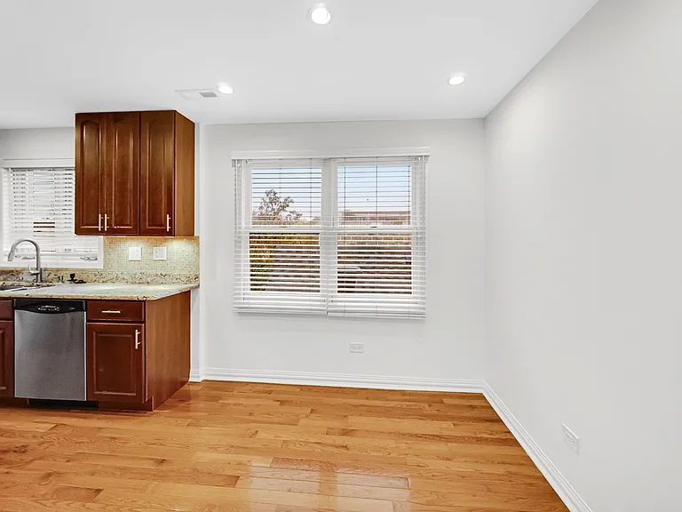 2218 W Augusta Blvd — Photo 12