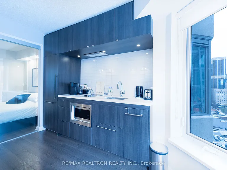 155 Yorkville Ave — Photo 16