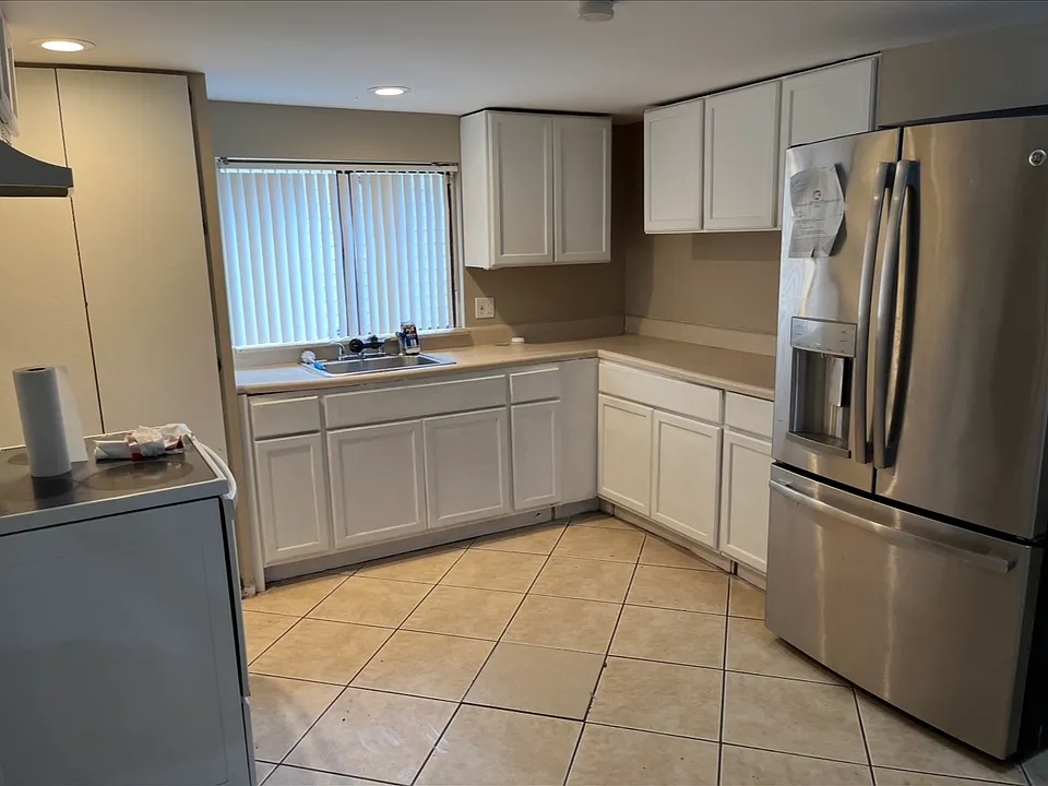 50 Unice Ave S #2