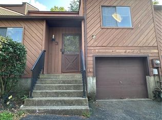 3 Hilltop Cir, Fishkill, NY 12524