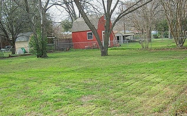2nd image of 1200 Mockingbird Ln