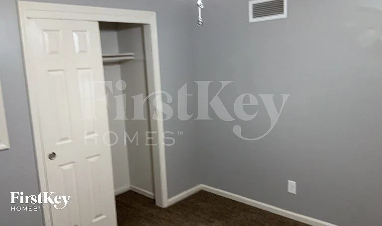 509 SW Victor Dr — Photo 10