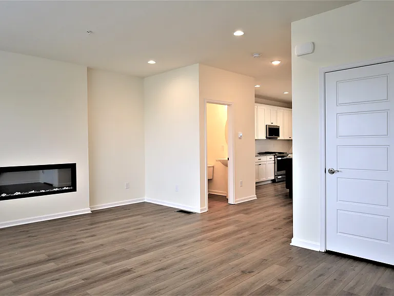 61 Becker Dr — Photo 5