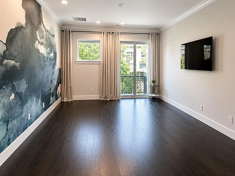 2211 Worthington St — Photo 17