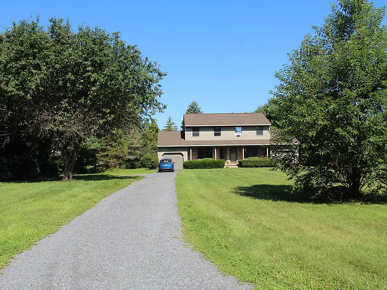 9 Marian Ct — Photo 2