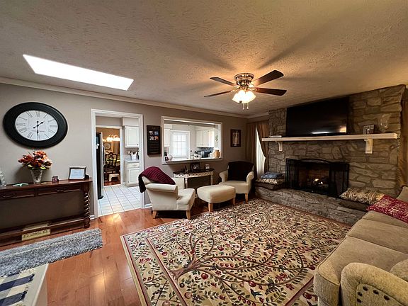 3rd image of 1096 Fox Dr