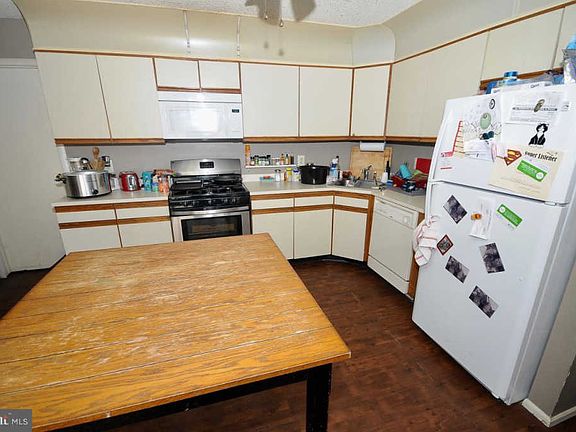 3rd image of 358 E Cos Cob Dr