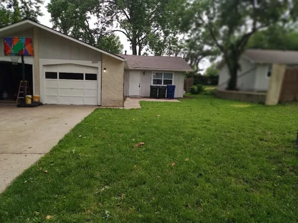 2011 W 27th Ter, Lawrence, KS 66046