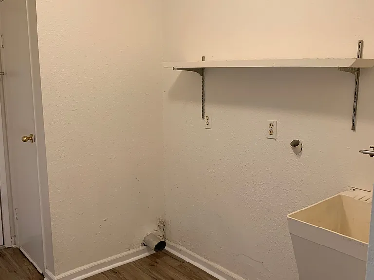 913 Banyan Dr — Photo 11