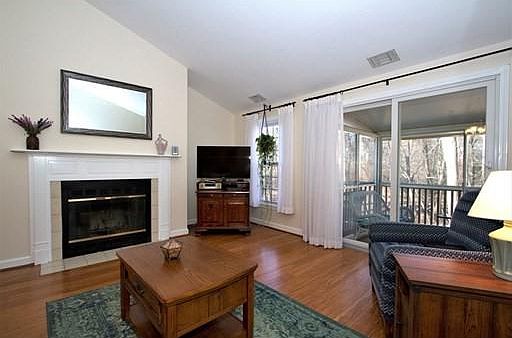 5th image of 36 Essex Green Ln #C