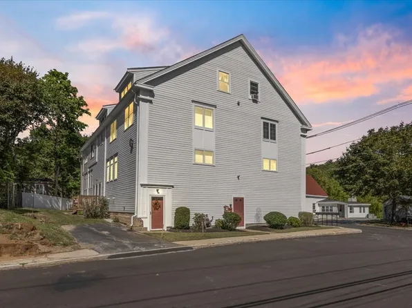 4 Mechanic St APT 1, Merrimac, MA 01860