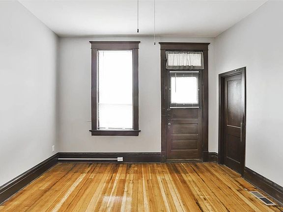 4th image of 1852 Russell Blvd Unit 1