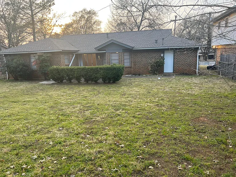 513 Simmons Dr — Photo 3