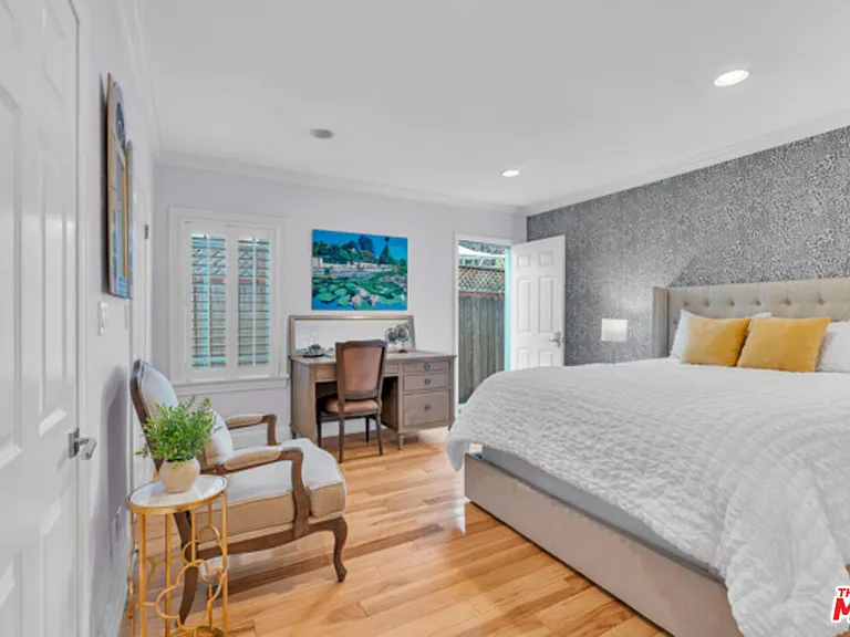 326 N Doheny Dr — Photo 15