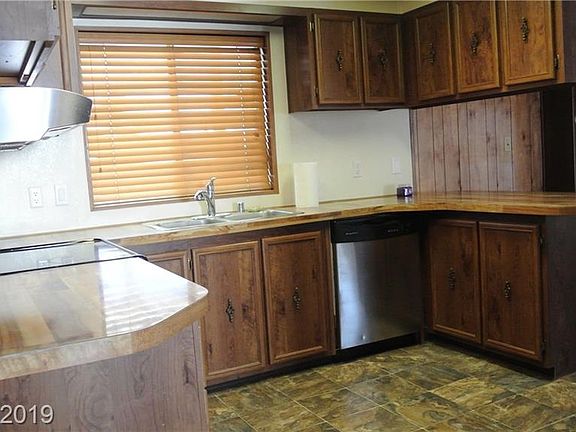 3rd image of 1723 Red Mountain Dr