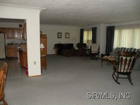 OPEN SPACIOUS FLOORPLAN