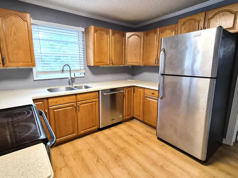 332 N Fishtrap Rd — Photo 4