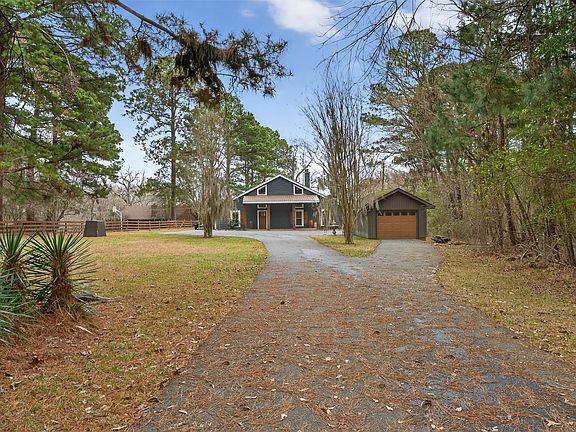 2nd image of 504 Moore Rd