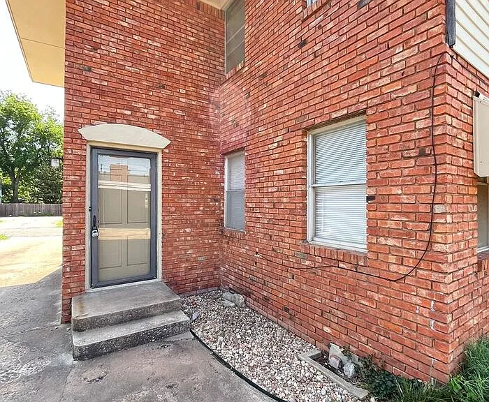 3617 1/2 N Drexel Blvd — Photo 1