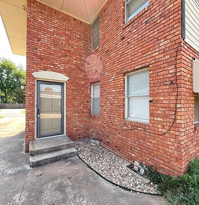 3617 1/2 N Drexel Blvd