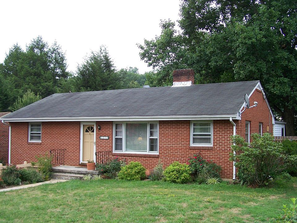 1st image of 3210 Fleetwood Ave