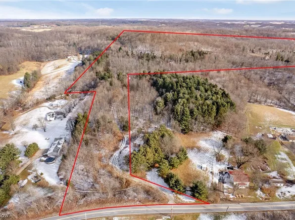 Waynesburg Dr SE, Canton, OH 44707