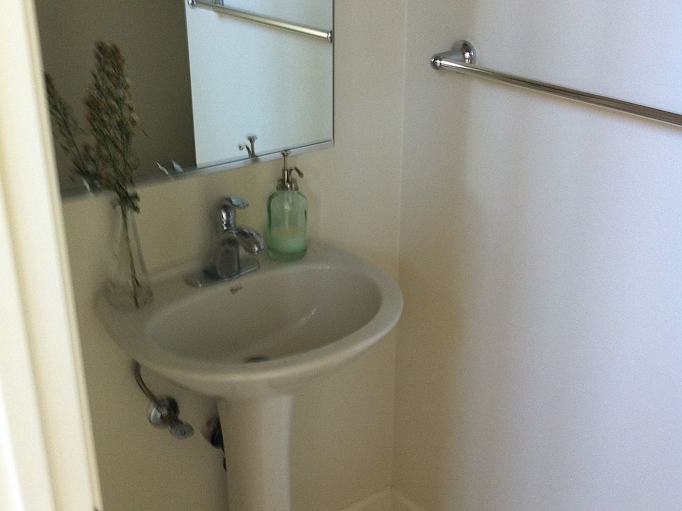 1st image of 224 E Jeanette Ln