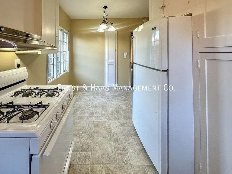 601 Termino Ave — Photo 7