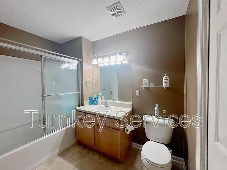 5016 California St #12 — Photo 4
