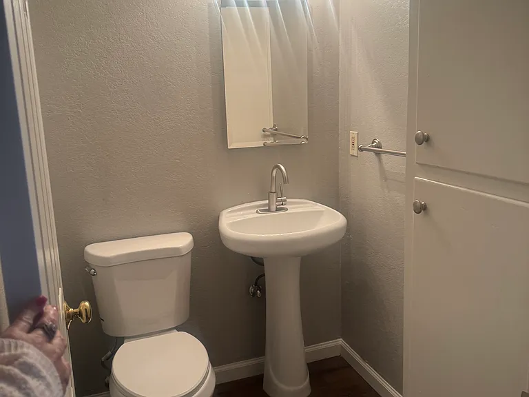 Foothill Manor — Photo 18
