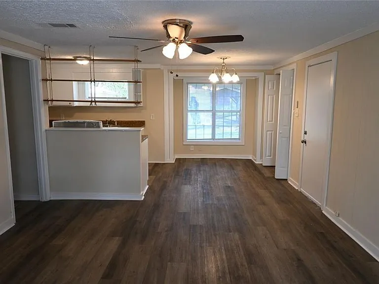 6363 Melrose St — Photo 3