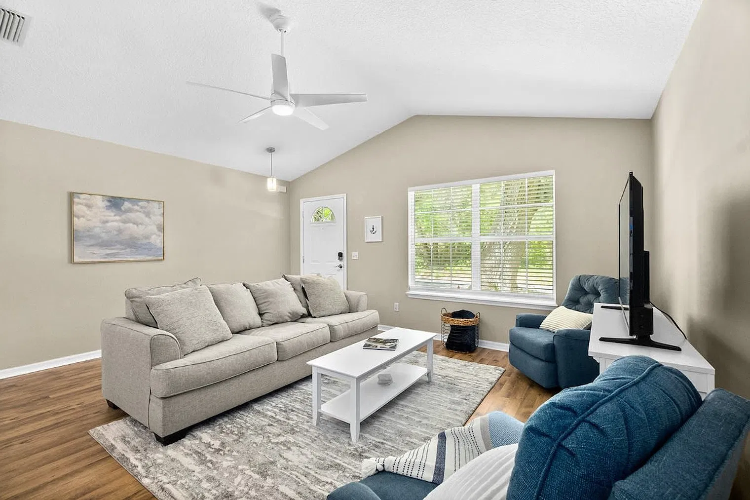 3 bed, 2.0 bath, 1140 sqft, $6,516 — Photo 1