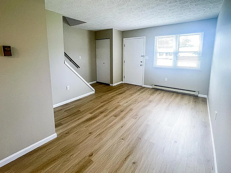 1312 Spring Village Dr — Photo 6