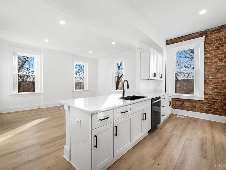 2321 W McMicken Ave — Photo 7