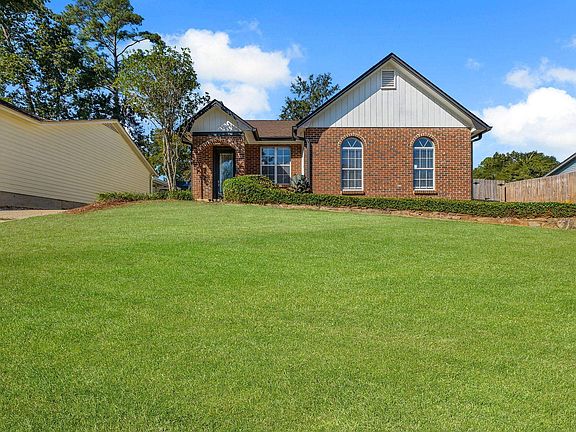 2nd image of 1551 Sprucewood Trl