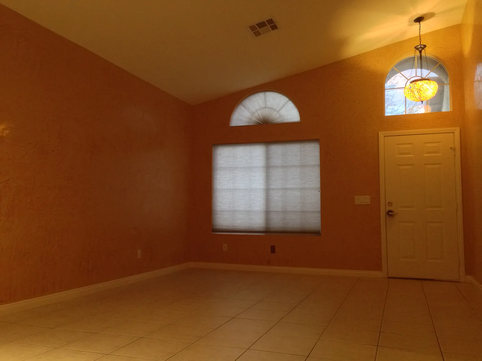 4 bed, 2.5 bath, 1889 sqft, $2,295 — Photo 2