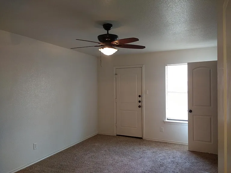 8124 Doreen Ave — Photo 9